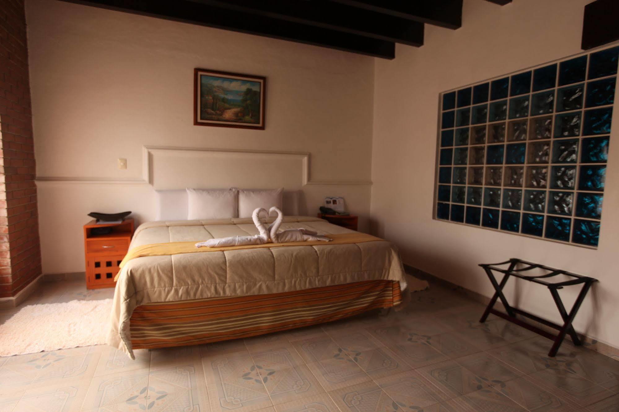 La Capilla Hotel Boutique Valle de Bravo Exterior photo